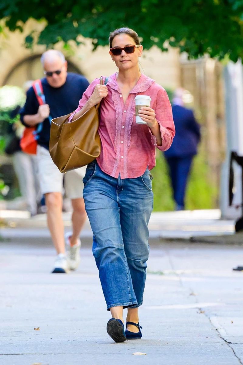 KATIE HOLMES